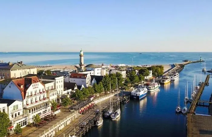 Birnbom Warnemuende 3* ロストック